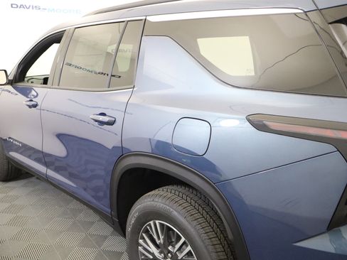 New 2026 Chevrolet Traverse LT w/ Driver Confidence Package FWD image 11