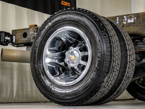 Used 2024 Chevrolet Silverado 3500 LT w/ Convenience Package image 48