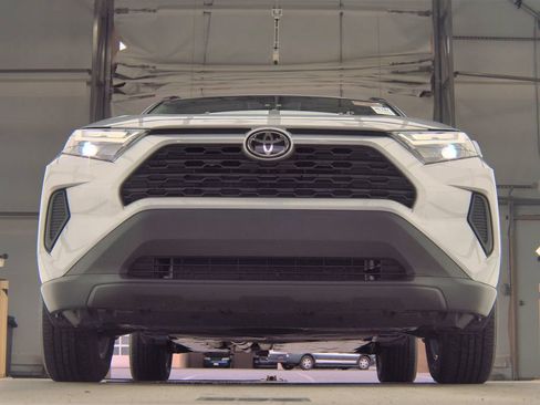 Used 2022 Toyota RAV4 XLE w/ Convenience Package AWD/4WD image 8