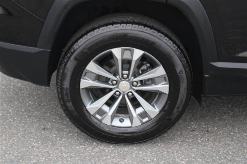 Used 2026 Chevrolet Equinox LT AWD/4WD image 9