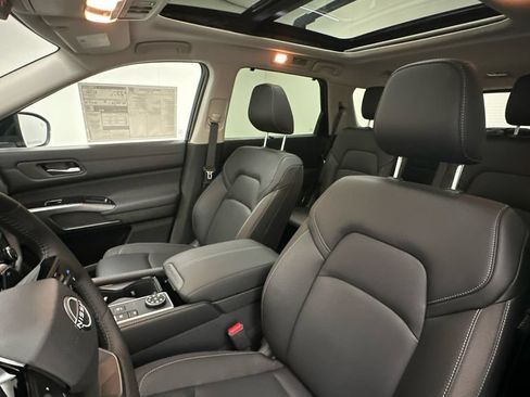New 2026 Nissan Pathfinder SL w/ SL Premium Package AWD/4WD image 9