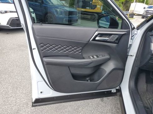 Used 2024 Mitsubishi Outlander SEL Black Edition image 18