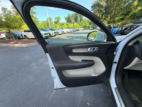 Certified 2024 Volvo XC40 B5 Ultimate w/ Protection Package Premier AWD/4WD image 23