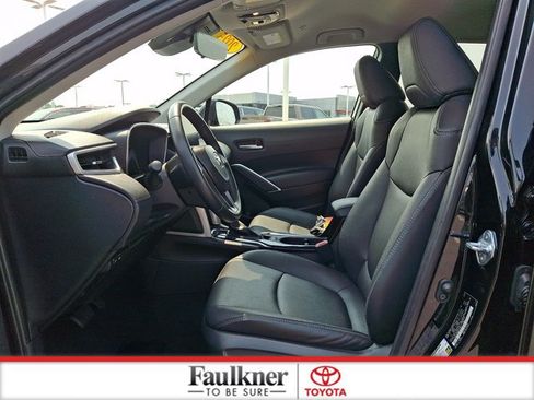 Certified 2025 Toyota Corolla Cross XLE FWD image 13