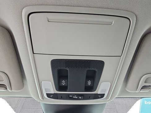 Used 2025 Honda Pilot Touring image 23