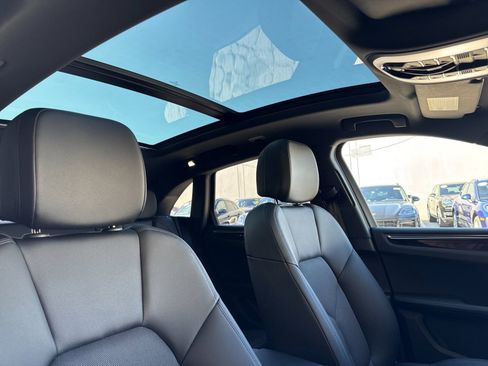 Certified 2025 Porsche Macan image 19