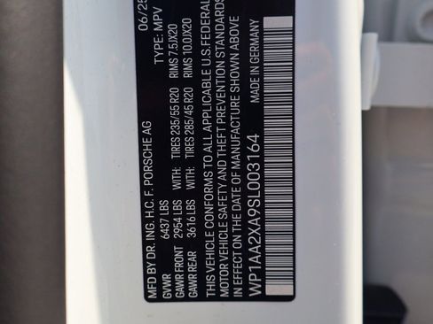 Certified 2025 Porsche Macan 4 Electric AWD/4WD image 28