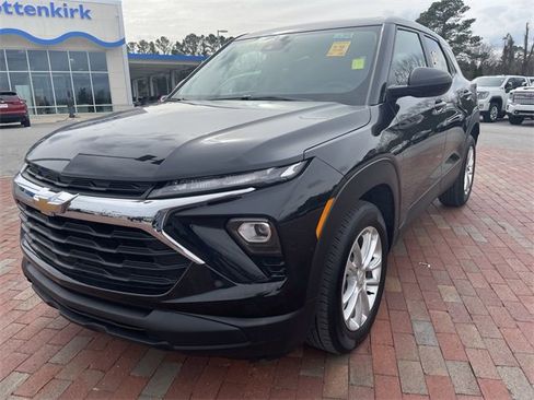 Used 2025 Chevrolet TrailBlazer LS w/ LS Convenience Package image 1