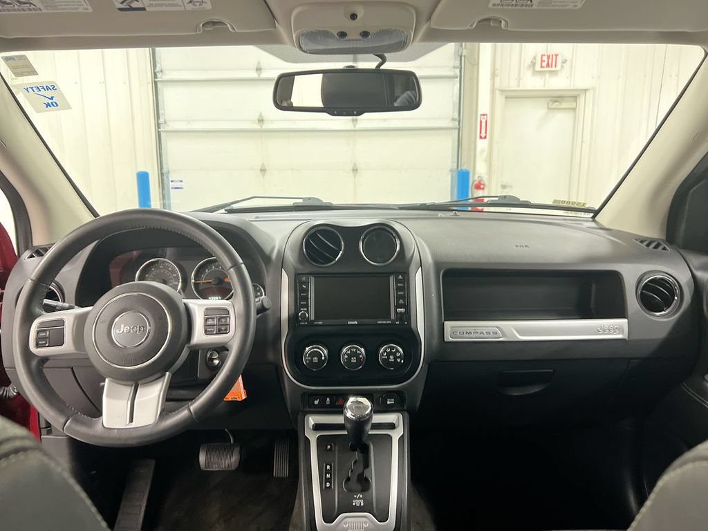 Used 2017 Jeep Compass Latitude FWD image 10
