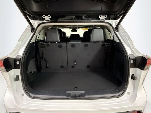 Used 2023 Toyota Highlander XLE image 27