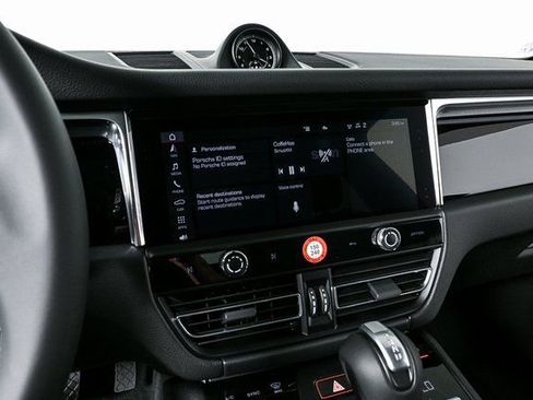 Certified 2026 Porsche Macan image 12