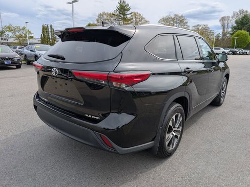 Used 2022 Toyota Highlander XLE AWD/4WD image 6