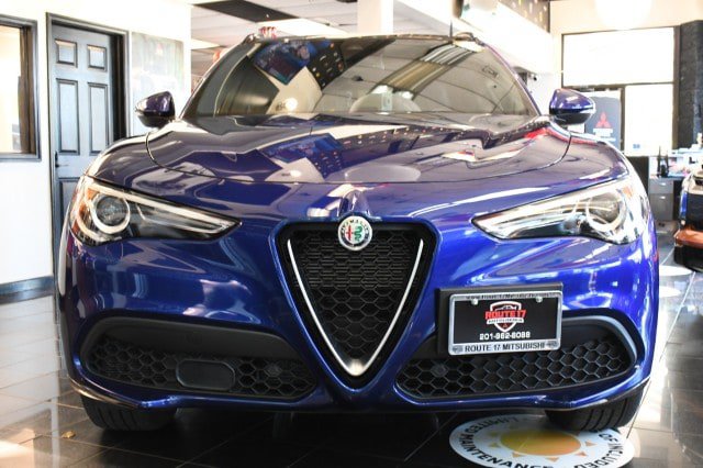 Used 2022 Alfa Romeo Stelvio Ti AWD/4WD image 2