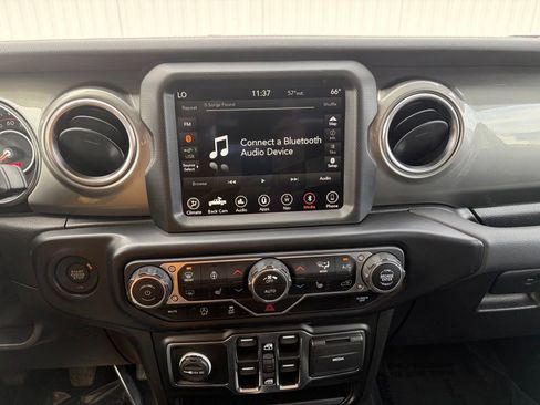 Used 2022 Jeep Gladiator Overland w/ Cold Weather Group AWD/4WD image 25