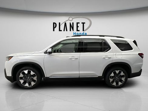 New 2026 Honda Pilot Touring image 3