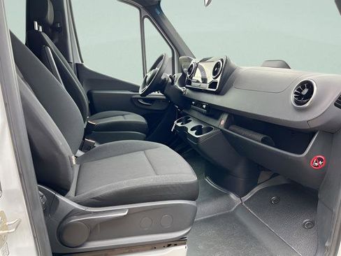Used 2025 Mercedes-Benz Sprinter 2500 image 8