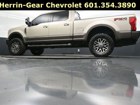 Used 2017 Ford F250 King Ranch w/ FX4 Off-Road Package image 40