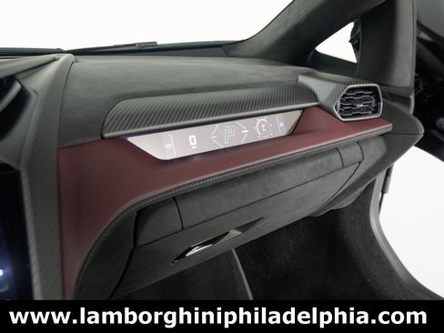 Used 2025 Lamborghini Revuelto Base image 31