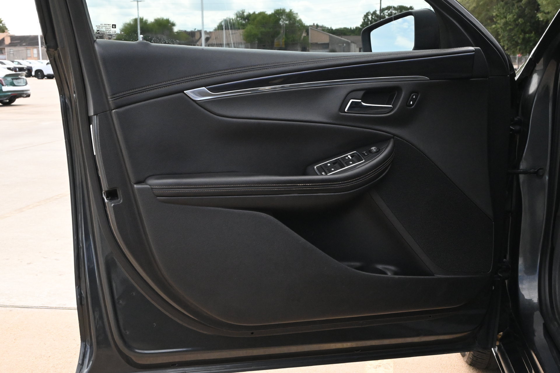 Used 2019 Chevrolet Impala LT FWD image 18