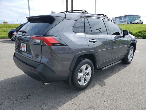 Certified 2021 Toyota RAV4 XLE w/ Convenience Package AWD/4WD image 4
