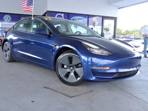 Used 2022 Tesla Model 3 Standard Range RWD image 3