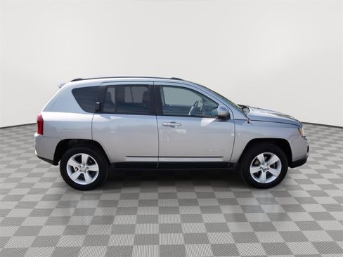 Used 2016 Jeep Compass Latitude AWD/4WD image 4