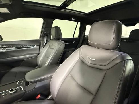 Used 2023 Cadillac XT6 Premium Luxury w/ Technology Package FWD image 16