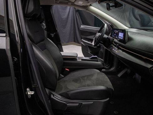 Used 2024 Nissan Ariya AWD image 16