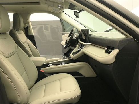 New 2026 Ford Explorer Active w/ Active Comfort Package image 17