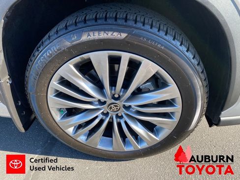 Used 2021 Toyota Highlander Platinum AWD/4WD image 11