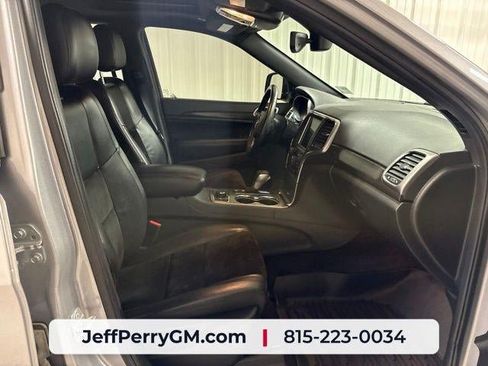 Used 2018 Jeep Grand Cherokee Laredo AWD/4WD image 23