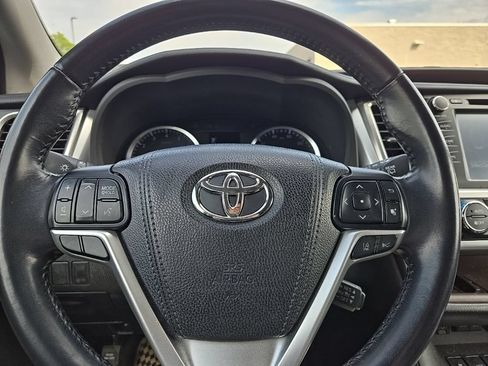 Used 2018 Toyota Highlander XLE w/ Protection Package #3 AWD/4WD image 15