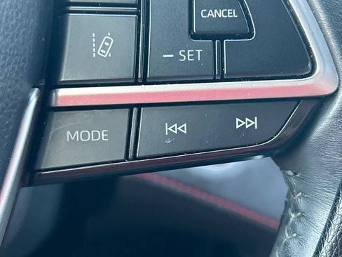 Used 2022 Toyota Highlander XSE FWD image 17