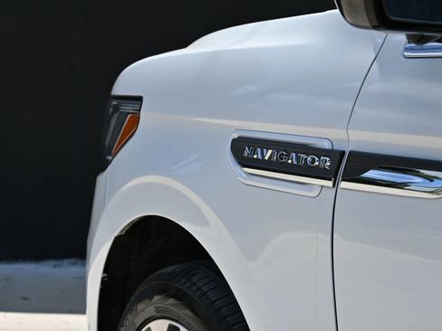 Used 2023 Lincoln Navigator Reserve RWD image 10