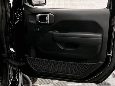 Used 2023 Jeep Wrangler Rubicon w/ Cold Weather Group image 18