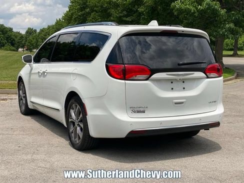 Used 2017 Chrysler Pacifica Limited FWD image 5