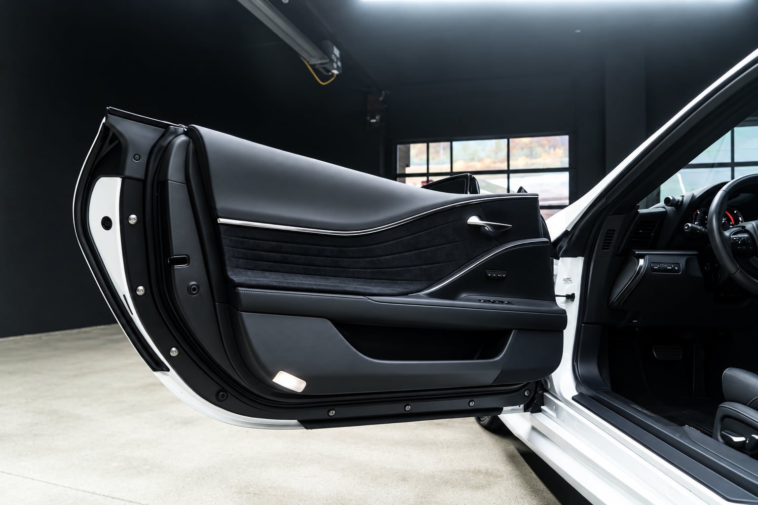 Used 2018 Lexus LC 500 Coupe w/ Touring Package RWD image 11