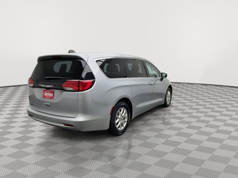 Used 2023 Chrysler Voyager LX image 37