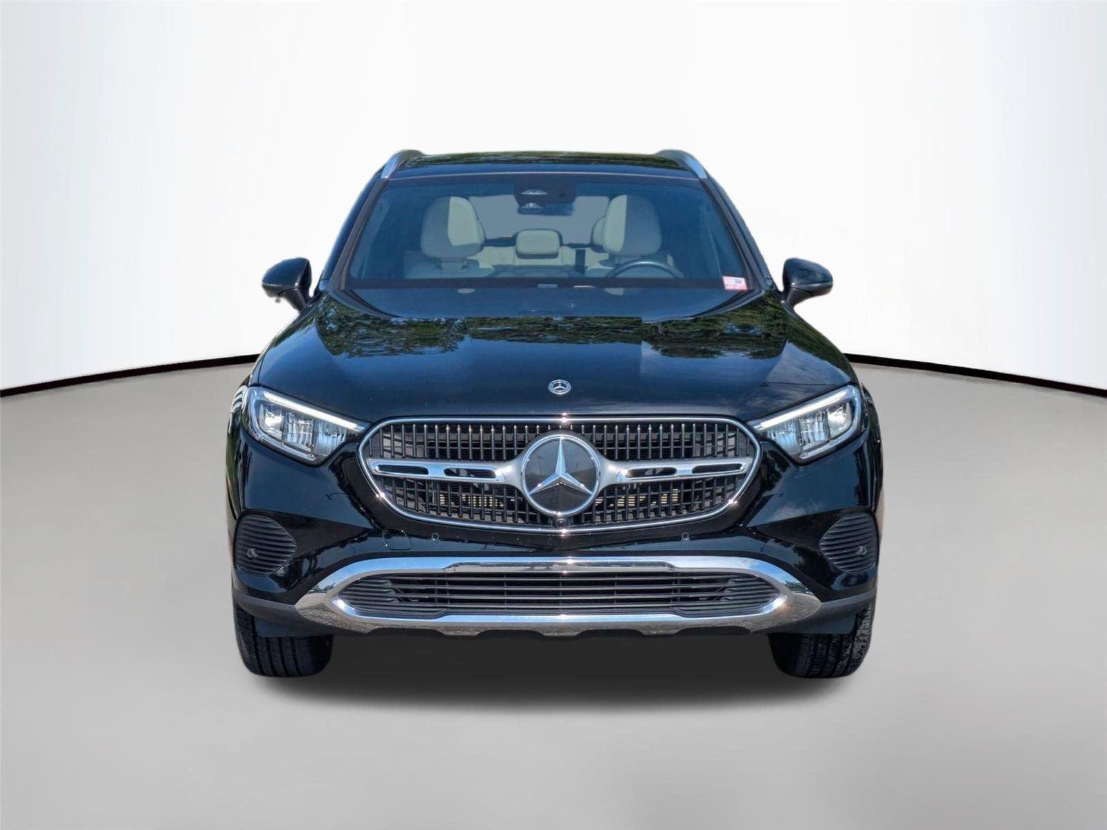 Used 2024 Mercedes-Benz GLC 300 4MATIC image 3