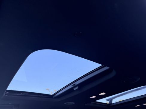 Used 2023 Chevrolet Traverse RS image 26