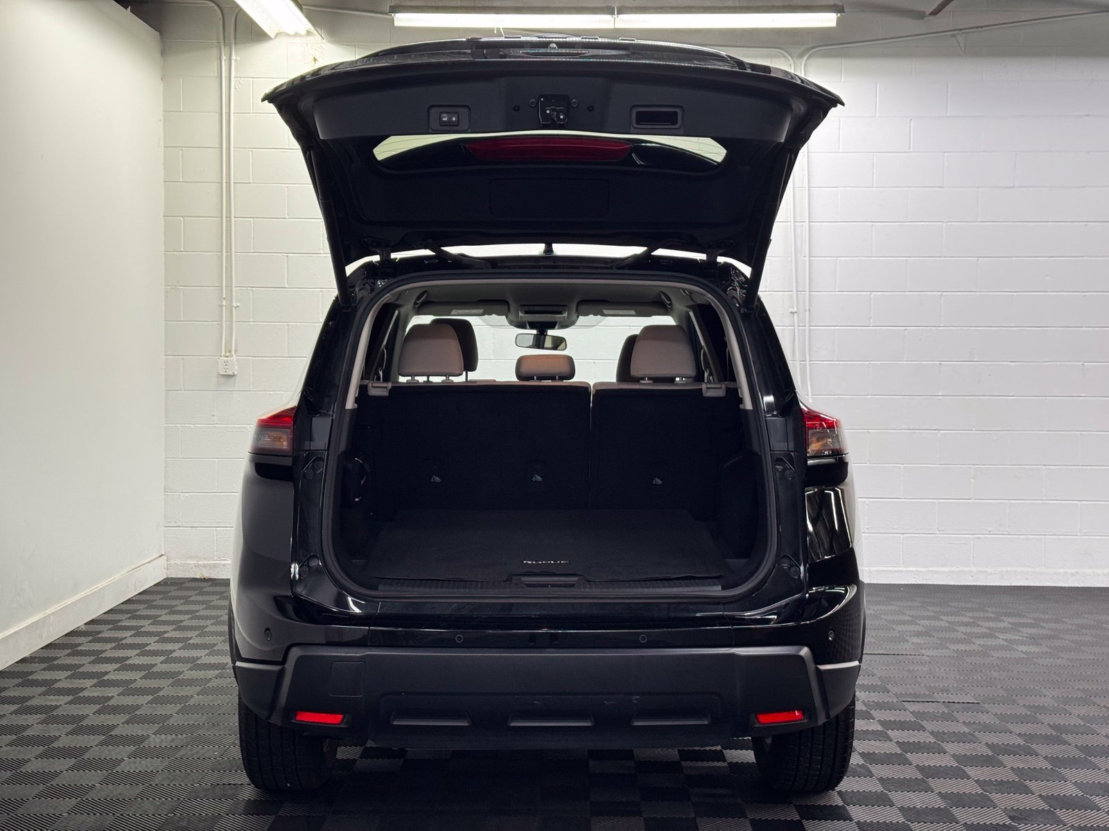 Certified 2025 Nissan Rogue SV AWD/4WD image 37