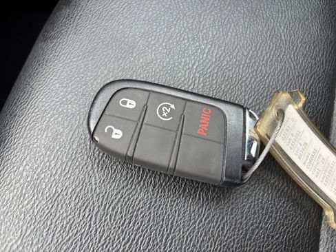 Used 2025 Jeep Compass Limited AWD/4WD image 18