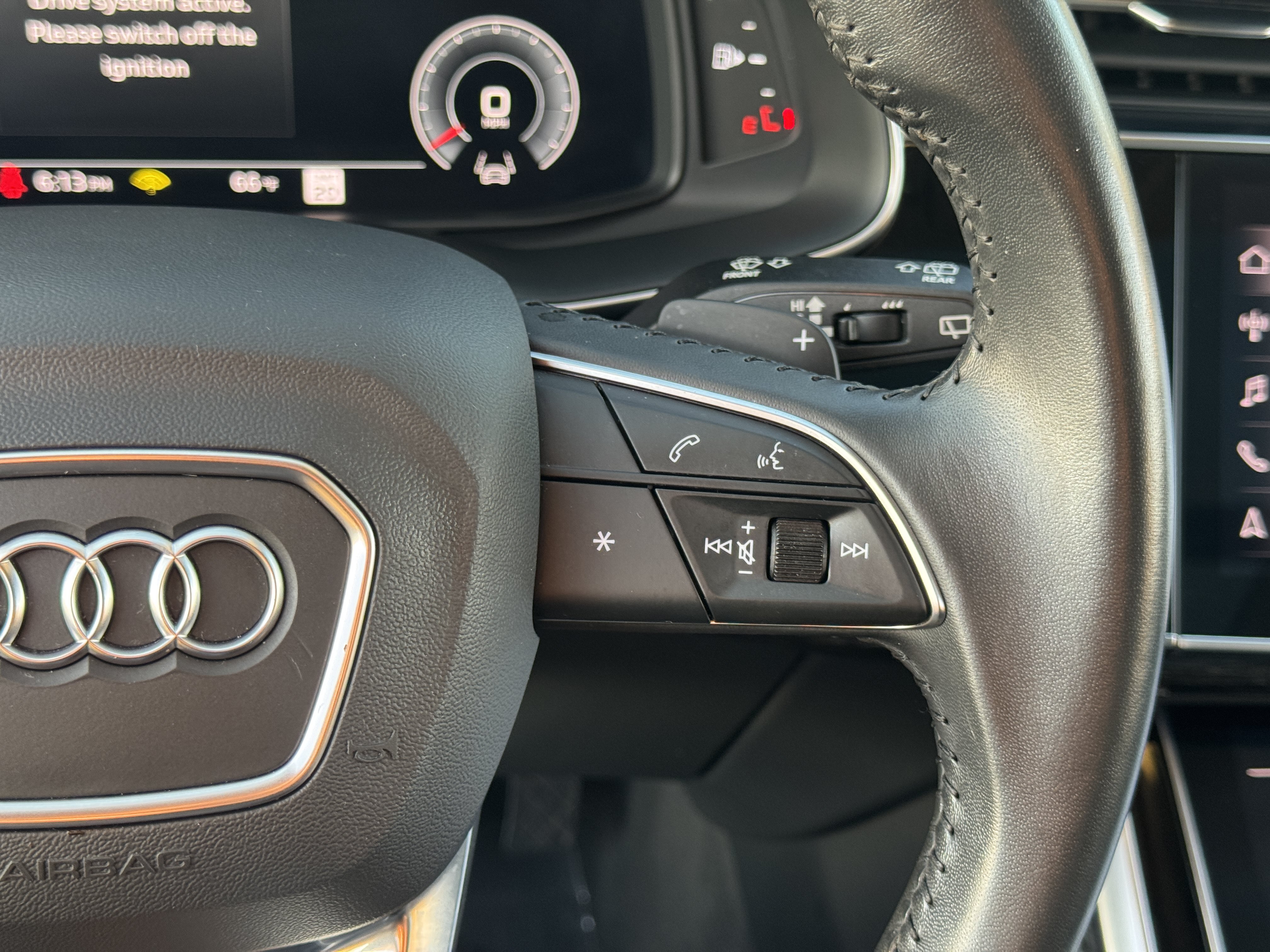 Used 2019 Audi Q8 Prestige w/ Luxury Package AWD/4WD image 18