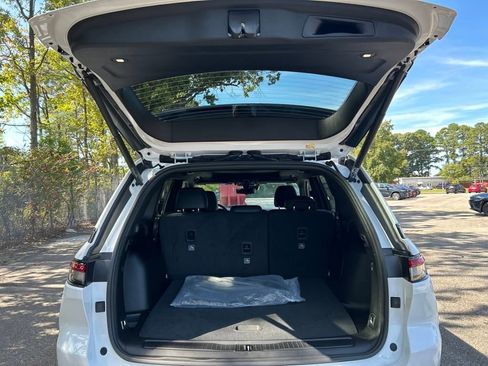 New 2025 Jeep Grand Cherokee Limited w/ Luxury Tech Group II image 25