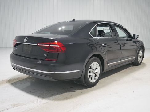Used 2017 Volkswagen Passat 1.8T S image 5
