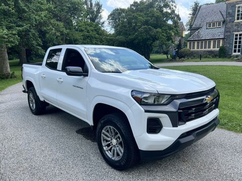 Used 2025 Chevrolet Colorado LT w/ Advanced Trailering Package RWD image 2