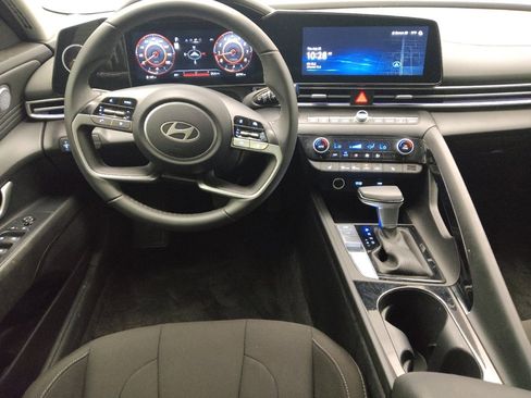 Used 2025 Hyundai Elantra SEL FWD image 22