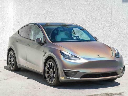 Used 2021 Tesla Model Y Long Range AWD/4WD image 3