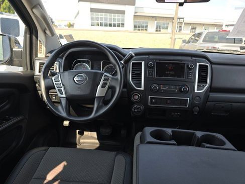 Used 2019 Nissan Titan S image 20