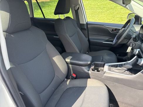 Used 2022 Toyota RAV4 LE AWD/4WD image 13